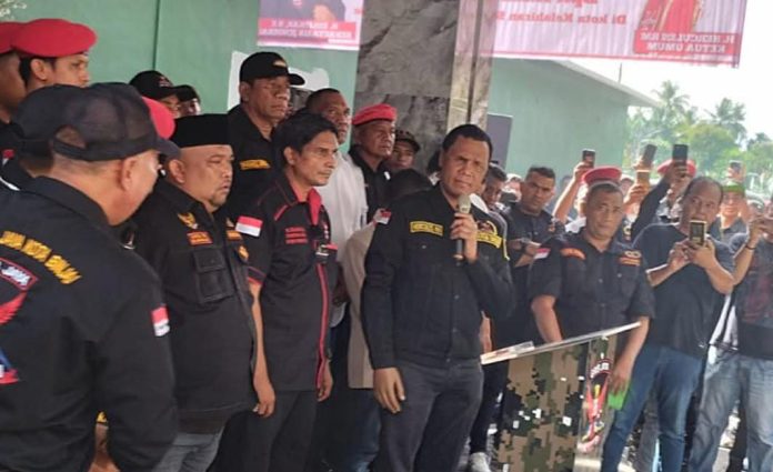 FOTO: Ketua Umum GRIB Jaya, Rosario de Marshal alias Hercules saat meresmikan markas besar GRIB Jaya Sumatera Utara bdi Tanjung Pamah, Desa Namorube Julu, Kecamatan Kutalimbaru, Kabupaten Deli Serdang, Senin 1 Juli 2024. (Properti via Facebook)