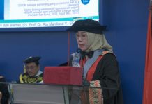 Tiga Anggota Baru Dewan Profesor Paparkan tentang Good Village Governance, Human Capital, dan Strategic Leadership FOTO: Prof. Dr. Ria Mardiana Y, SE., M.Si., CCL., CHCBP, Guru Besar Bidang Sistem Informasi Akuntansi ini menyampaikan pidato berjudul “Rekayasa Manajemen Sumber Daya Manusia Menuju Manajemen ‘Human Capital’ Berbasiskan K2T (Kompetensi, Talenta, dan Komitmen)”. Dalam Rapat Senat Akademik Terbatas untuk Penerimaan sebagai Anggota Baru Dewan Profesor, Selasa, 19 Agustus 2025.