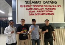 Polda Tegaskan Tak Main-Main Kasus Seragam Gratis, Laskar Sulsel Minta Agar Semua Pihak Diperiksa FOTO: Lembaga Study Hukum dan Advokasi Rakyat (Laskar) Sulawesi Selatan kembali mendatangi Polda Sulsel, Jumat (22/8).