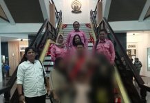Safar Akhirnya Dipertemukan Wabup PPU Setelah 4 Tahun Berpisah FOTO: Wakil Bupati Penajam Paser Utara, Abdul Waris Muin bersama Safar bersama keluarga di Kantor Gubernur Sulawesi Selatan, pada Senin, (25/08/2025). (Istimewa)