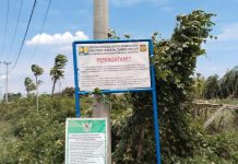 Dua Tahun Tambang Tak Berizin, Rumah Warga di Bone Jadi Korban, Dimana Penegak Hukum? FOTO: Papan peringatan tanda larangan kegiatan menambang di Desa Nagauleng, Kecamatan Cenrana, dan Desa Lea, Kecamatan Tellusiattinge, Kabupaten Bone, Sulawesi Selatan.