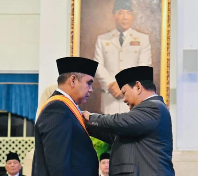 IMG-20250827-WA0029 FOTO: Presiden Prabowo saat menganugerahkan Tanda Kehormatan Republik Indonesia kepada Ketua MPR Ahmad Muzani di Istana Negara, Senin (25/8). (Properti Seskab)
