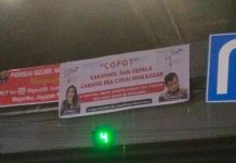 LASKAR Sulsel: Pencopotan Baliho di Flyover Adalah Bukti Tangan Jahat Sindikat Kepabeanan FOTO: Spanduk milik Lembaga Study Hukum dan Advokasi Rakyat (LASKAR) Sulawesi Selatan saat terpanjang di kawasan flyover Km. 4 Kota Makassar.