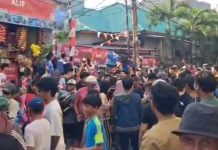 HMI Blokade Jalan di Depan DPP Nasdem, Hingga Rumah Ahmad Sahroni Dijarah Massa FOTO: Hasil tangkapan layar dari video viral saat warga datangi kediaman anggota Komisi III DPR RI Ahmad Sahroni Tanjung Priok, Jakarta Utara.