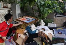 Warga Ungkap Rumah Sri Mulyani Dua Kali Dijarah, Tengah Malam dan Dini Hari FOTO: Barang barang milik Menteri Keuangan Sri Mulyani yang ditinggalkan oleh para penjarah. (Properti via Facebook)