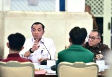 Bertemu Pemerintah, BEM SI Kerakyatan Desak Pengesahan UU Perampasan Aset dan Bentuk Tim Investigasi Dugaan Makar FOTO: BEM SI Kerakyatan saat menemui pemerintah di Istana Negara Jakarta, Kamis (04/09/2025) malam. (Properti Setkab)