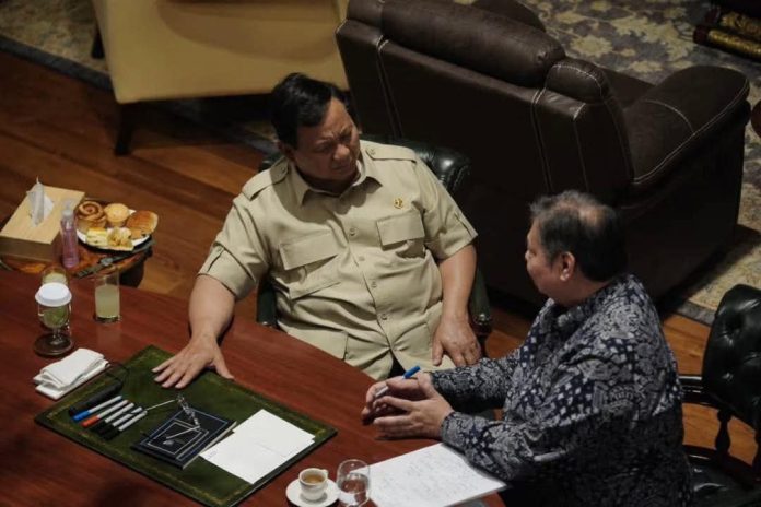 FB_IMG_1758290441316 FOTO: Menko Perekonomian Airlangga Hartarto saat menghadiri rapat terbatas dengan Presiden Prabowo Subianto di Hambalang, Bogor, Jawa Barat. (Properti Seskab)