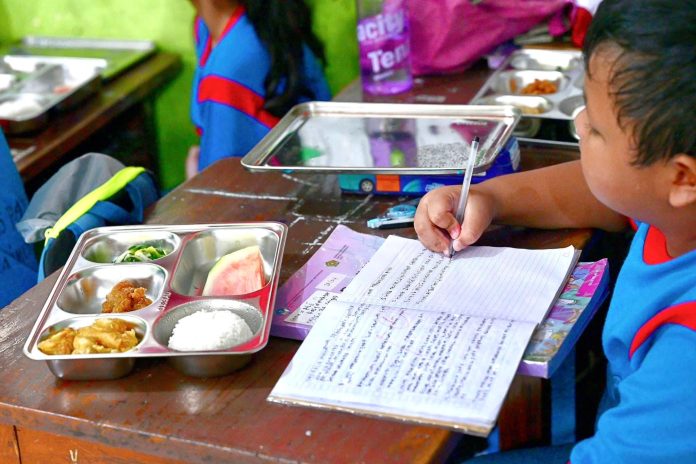 FOTO: Salah satu sekolah di Jakarta Timur, SD Negeri 05 Jati dan TK Negeri 02, Rawamangun, bagian dari penerima Program Makan Bergizi Gratis (MBG). (Properti Seskab)