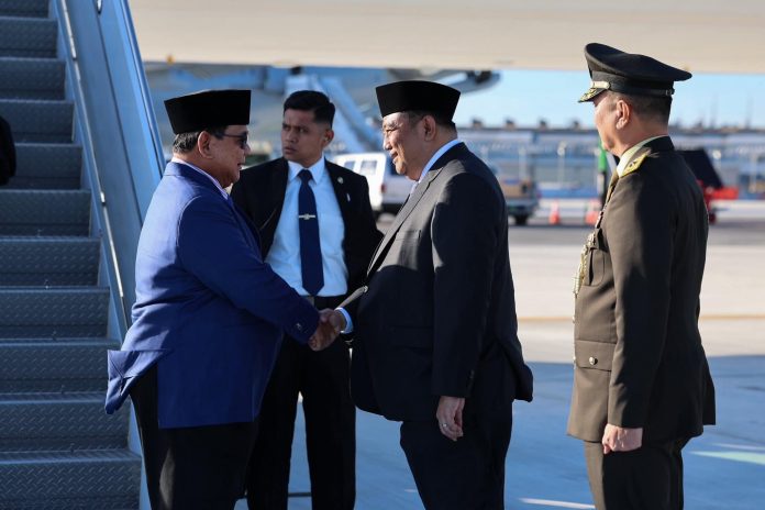 FB_IMG_1758447324718 FOTO: Presiden Prabowo Subianto tiba di Bandar Udara Internasional John F. Kennedy, New York, Amerika Serikat, 21 September 2025. (Property Seskab)