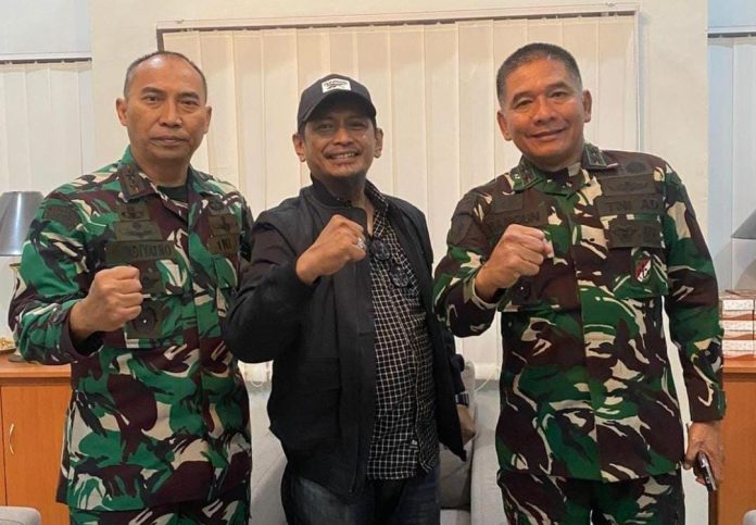 IMG-20250901-WA0333 FOTO: Dari kiri Panglima Kodam XIV/Hasanuddin Mayjen TNI Windiyatno, Ketua Umum LASKAR Sulsel, Illank Radjab, S.H., dan Pangdivif 3 Kostrad, Mayjen TNI Bangun Nawoko.