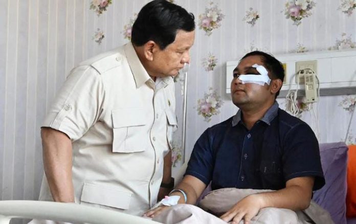 IMG-20250901-WA0647 FOTO: Presiden Prabowo Subianto saat menjenguk korban demo di RS Polri Kramat Jati, Jakarta Timur, Senin (1/9). (Properti Setkab)