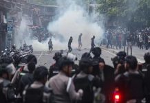 Usai Demo Rusuh di Indonesia, Dua Menteri Pasang Badan Sebut Siap Bantu Presiden Lawan Riza Chalid FOTO: Ilustrasi suasa demo buruh 28 Agustus 2025. (Foto: JawaPos.com)