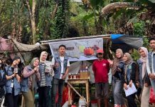 KKN Tematik ITB Nobel Indonesia Posko 8 Desa Labuaja Berhasil Majukan UMKM Lokal FOTO: Mahasiswa Kuliah Kerja Nyata (KKN) Tematik ITB Nobel Indonesia Posko 8 yang ditempatkan di Desa Labuaja, Kecamatan Cenrana, Kabupaten Maros, berhasil memberikan kontribusi nyata dalam memajukan Usaha Mikro, Kecil, dan Menengah (UMKM) masyarakat setempat. Rabu 2 September 2025