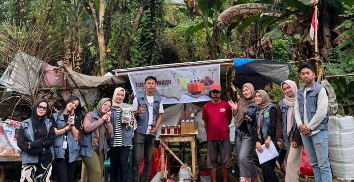 IMG-20250902-WA0459 FOTO: Mahasiswa Kuliah Kerja Nyata (KKN) Tematik ITB Nobel Indonesia Posko 8 yang ditempatkan di Desa Labuaja, Kecamatan Cenrana, Kabupaten Maros, berhasil memberikan kontribusi nyata dalam memajukan Usaha Mikro, Kecil, dan Menengah (UMKM) masyarakat setempat. Rabu 2 September 2025