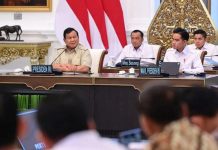 Presiden Prabowo Gelar Ratas, Perintah Menteri PU Percepatan Perbaikan Fasilitas Umum Paskah Demo Besar FOTO: Presiden dan Wakil Presiden saat menggelar rapat terbatas (Ratas) dengan para Menteri Kabinet Merah Putih di di Istana Merdeka, Jakarta, pada Kamis, 4 September 2025. (Properti Setkab)