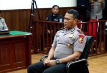 Kompol Cosmas Dipecat dari Polri, IKADA Kupang Datangi Mapolda NTT FOTO: Kompol Cosmas Kaju Gae saat mengikuti Sidang Komisi Kode Etik Profesi (KKEP) Polri. (Properti via google)