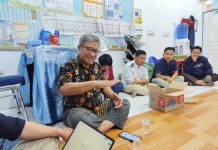 Share Edu Indonesia Sulsel Gelar SLC Regional & Training for Educational Leadership 2025 FOTO: Panitia SLC Regional, Erwin Syarif, S.Pd.I., Gr., saat menggelar pertemuan dalam rangka persiapan perkemahan.