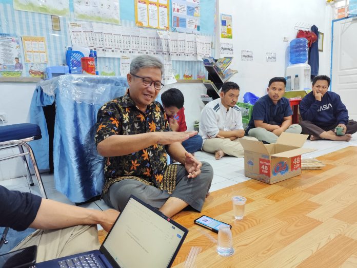 FOTO: Panitia SLC Regional, Erwin Syarif, S.Pd.I., Gr., saat menggelar pertemuan dalam rangka persiapan perkemahan.