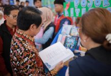 Expo KKN Unhas 2025: 4.738 Mahasiswa Hadirkan 351 Inovasi di 563 Desa FOTO: Rektor Unhas Prof. Dr. Ir. Jamaluddin Jompa, M.Sc. berkesempatan hadir dalam Expo Kuliah Kerja Nyata Kegiatan berlangsung pada Sabtu (6/9) di GOR JK Arenatorium, Kampus Tamalanrea.