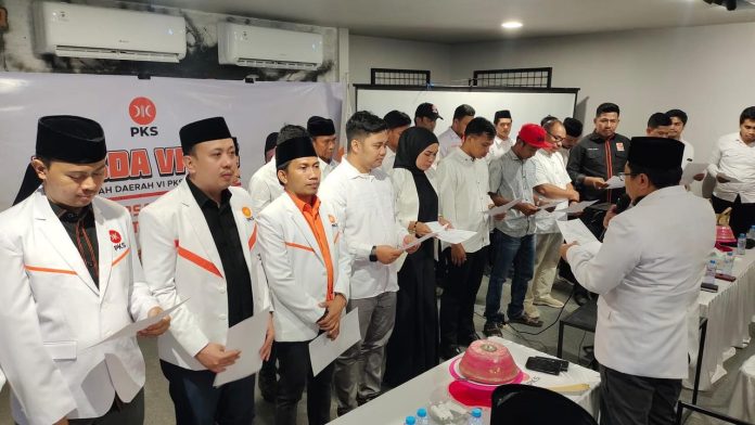IMG-20250907-WA0147 FOTO: Kepengurusan Dewan Pengurus Daerah (DPD) Partai Keadilan Sejahtera (PKS) Kabupaten Wajo resmi dilantik, Sabtu (6/9/2025).