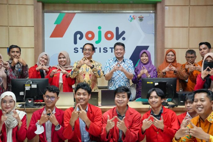 FOTO: Wakil Kepala Badan Pusat Statistik (BPS), Dr. Sonny Harry Budiutomo Harmadi, S.E., ME., CRGP., hadir memberikan kuliah umum di Universitas Hasanuddin.