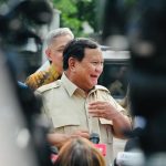 77,7 Persen Masyarakat Puas Terhadap Kinerja Presiden Prabowo FOTO: Presiden Prabowo Subianto saat menemui wartawan dalam kunjungan kerjanya di Sekolah Rakyat Menengah Atas 10 MargagunaAtas 10 Jakarta Selatan, Kamis (11/9/2025) siang. (Properti Seskab)