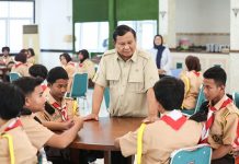 Ini Harapan Presiden Prabowo Saat Berkunjung ke Sekolah Rakyat Menengah Atas FOTO: Presiden Prabowo Subianto berkesempatan meninjau Sekolah Rakyat Menengah Atas 10 MargagunaAtas 10 Jakarta Selatan, Kamis (11/9/2025) siang. (Properti Seskab)
