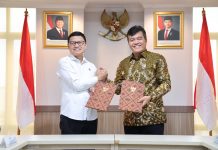MoU BPOM–Barantin, Langkah Nyata Negara Hadir Lindungi Rakyat Wujudkan Obat dan Makanan Yang Aman FOTO: Kepala BPOM, Prof. Dr. Taruna Ikrar dan Kepala Barantin Sahat Manaor Panggabean usai menandatangani Nota Kesepahaman (MoU) tentang Sinergi Tugas dan Fungsi di Bidang Karantina Hewan, Ikan, dan Tumbuhan serta Pengawasan Obat dan Makanan.