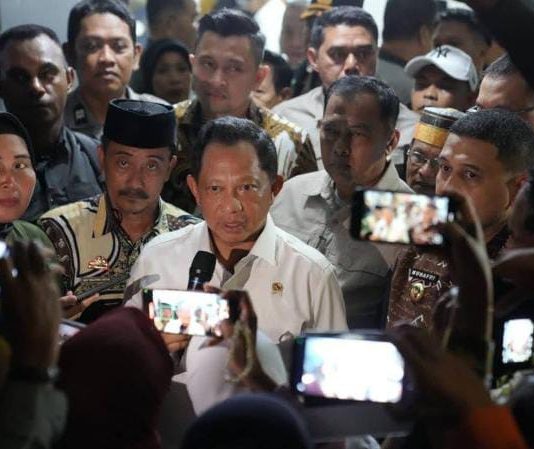 Mendagri Puji Bupati Sidrap Soal Realisasi Belanja APBD 2025 FOTO: Menteri Dalam Negeri Tito Karnavian saat menemui wartawan usai menghadiri rapat koordinasi bersama Gubernur Sulawesi Selatan, Wakil Gubernur, Forkopimda Sulsel, serta seluruh bupati dan wali kota se-Sulawesi Selatan (Sulsel) di rumah jabatan Gubernur Sulsel, Rabu (10/9/2025).