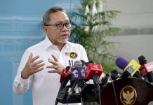 Pemerintah Tutup Sementara Dapur SPPG Bermasalah, Juru masak Wajib Bersertifikat FOTO: Menteri Koordinator Bidang Pangan Zulkifli Hasan saat memberikan keterangan Pers di Istana Merdeka, Jakarta, Selasa (09/09/2025). (Properti BPMI Setpres)