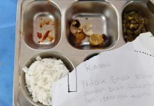 Nasi dan Sayur Basi, Pelajar Penerima MBG di Tamalanrea Mengeluh, ini Jawaban SPPG Buntusu FOTO: Salah satu siswa menulis dalam secarik kertas bertuliskan, "Ndak enak lebih baik jangan bikin sayurnya basi, telurnya warna biru" (Sumber foto: Aliansi Masyarakat Tamalanrea)