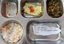 Istana Presiden Respon Kasus Keracunan Siswa Akibat MBG FOTO: Secarik kertas dari siswa SD SD Tamalanrea 2 bertuliskan, "Tidak Enak, Nasi Keras, Telur Tidak Enak". (Sumber: Aliansi Masyarakat Tamalanrea)