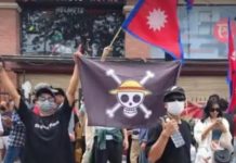 Media Sosial Dijadikan Gerakan Revolusi oleh Gen Z, Bendera Bajak Laut Jadi Simbol Perlawanan FOTO: Para Gen Z saat melakukan aksi unjuk rasa besar besaran di jalanan Kathmandu Nepal. (Sumber media sosial)