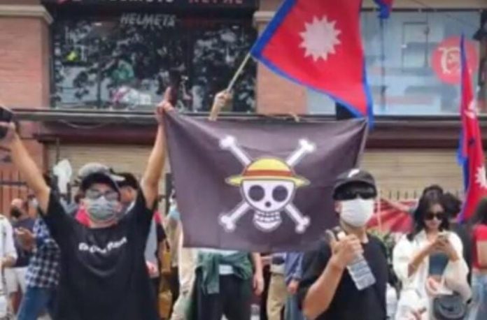 FOTO: Para Gen Z saat melakukan aksi unjuk rasa besar besaran di jalanan Kathmandu Nepal. (Sumber media sosial)