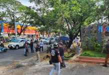 Video Viral MBG di SMAN 21 Makassar Berbau Tak Sedap, KAPAK 21 Bakal Gelar Unras FOTO: KAPAK 21 saat menggelar aksi unjuk rasa di kantor Dinas Pendidikan Provinsi Sulawesi Selatan beberapa waktu lalu.