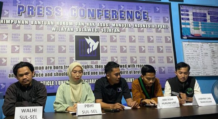 IMG-20250917-WA0054(1) Gambar : Foto konferensi pers PBHI Sulse bersama sejumlah organisasi terkait tuntutan Reformasi Polri, di Kantor PBHI Sulse (17/09/2025)