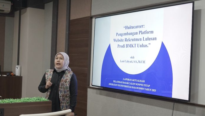 IMG-20250918-WA0113 FOTO: Wakil Rektor Bidang Sumber Daya Manusia, Alumni, dan Sistem Informasi Prof. Dr. Farida Patittingi, SH., M.Hum., saat presentasi Laporan Aktualisasi Calon Non-Pegawai Negeri Sipil Tetap (CNPT) Angkatan VII Tahun 2025. Kegiatan ini berlangsung selama tiga hari, mulai Senin (15/9)