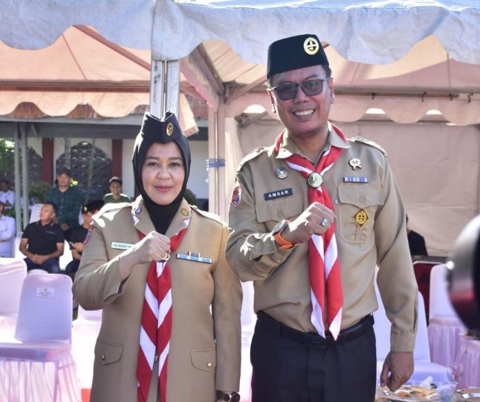 FOTO: Hj. Fatmawati Rusdi dan Amsar Kepala Rutan Kelas IIB Barru