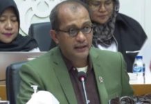 Wamenkum Tolak Istilah “Perampas” Aset, Diganti dengan Kata Pemulihan FOTO: Menteri Hukum (Wamenkum) Edward Omar Sharif Hiariej saat menghadiri rapat kerja dengan Baleg DPR RI, Kamis (18/9/2025). (Sumber : YouTube DPR RI)