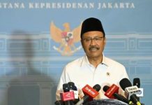 Penyaluran Bansos Tak Lagi Gunakan DTKS, Kini Kemensos Menggunakan Data DTSEN dari BPS FOTO: Menteri Sosial Saifullah Yusuf memberikan keterangannya di Istana Kepresidenan, Jakarta, pada Jumat, 19 September 2025. (Foto: BPMI Setpres/Kris)