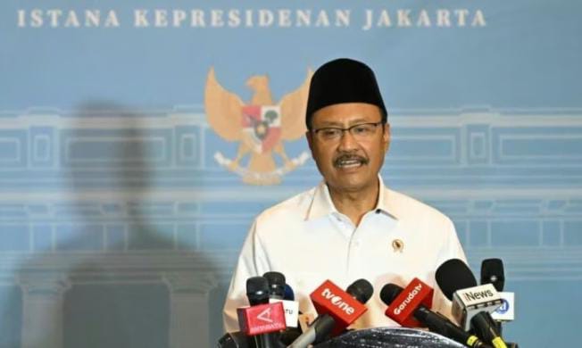 IMG-20250920-WA0017 FOTO: Menteri Sosial Saifullah Yusuf memberikan keterangannya di Istana Kepresidenan, Jakarta, pada Jumat, 19 September 2025. (Foto: BPMI Setpres/Kris)
