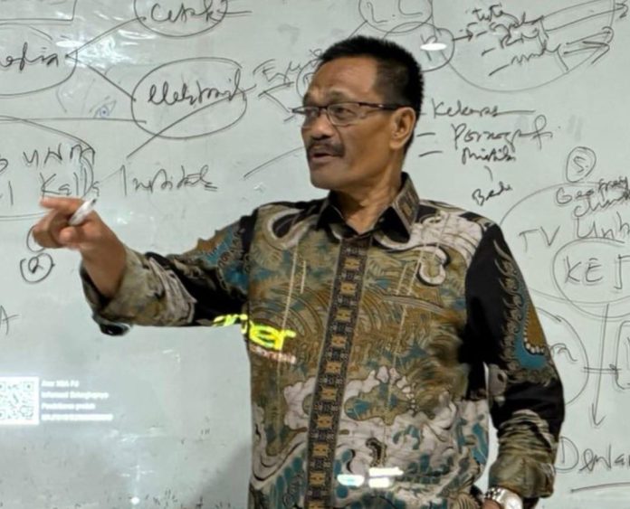 FOTO: Prof. Dr. Sukardi Weda, SS., M.Hum., M.Pd., M.Si., MM., M.Sos.I, MA.