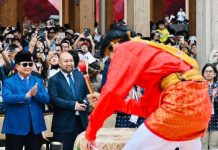 Sebelum Lanjut ke AS, Presiden Singgah di Osaka Hadiri Paviliun Indonesia Expo 2025 FOTO: Presiden Prabowo Subianto dan Ragowo Hediprasetyo atau Didit Hediprasetyo saat menghadiri Paviliun Indonesia Expo 2025 di Osaka Jepang. (Seskab)