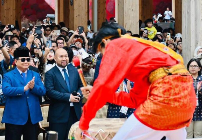 IMG-20250920-WA0368 FOTO: Presiden Prabowo Subianto dan Ragowo Hediprasetyo atau Didit Hediprasetyo saat menghadiri Paviliun Indonesia Expo 2025 di Osaka Jepang. (Seskab)
