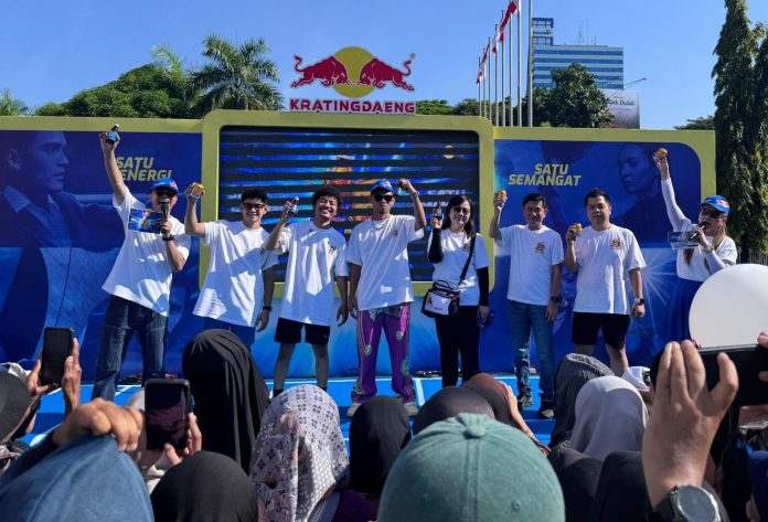 IMG-20250922-WA0396 FOTO: Kratingdaeng Luncurkan “Satu Energi, Satu Semangat” di Monumen Mandala Makassar: Energi untuk Terus Bergerak Maju, Makassar, 21 September 2025.