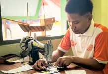 Produktif di Balik Jeruji: Warga Binaan Rutan Barru Hasilkan Karya Bernilai FOTO: Warga binaan Rutan Klas IIB Barru saat mengikuti pelatihan jahit menjahit selama masa pemidanaan.