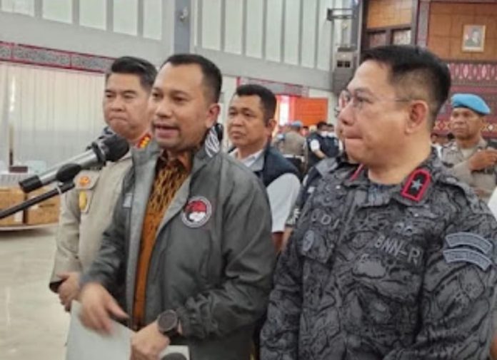 FOTO: Direktur Reserse Narkoba Polda Sumatera Utara, Kombes Jean Calvijn Simanjuntak saat konferensi pers di Mapolda Sumut, Jumat (26/9/2025) siang.