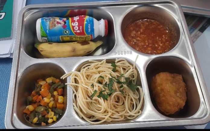 FOTO: Makan Bergizi Gratis yang diterima siswa SMA di kota makassar. (Istimewa)
