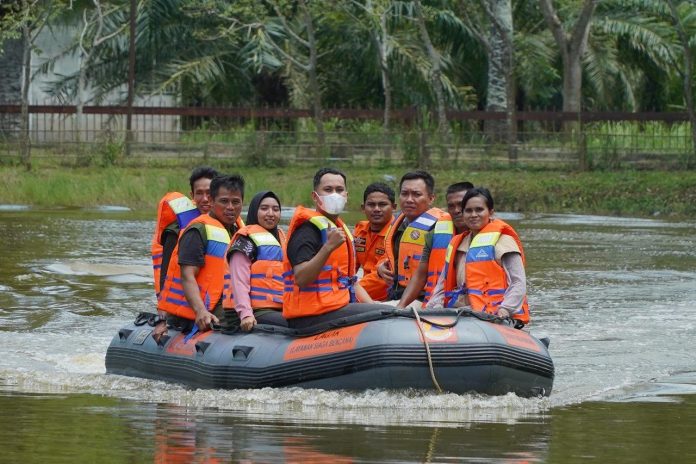 FOTO: Satgas Digdaya yang merupakan kelompok penyandang difabel berlatih tanggap darurat banjir Bersama BPBD Aceh Tamiang.