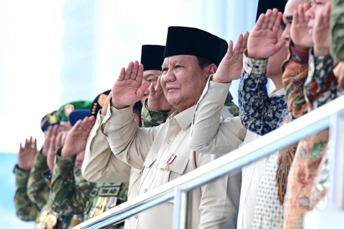FB_IMG_1759653745378 FOTO: Presiden Prabowo menghadiri upacara peringatan Hari Ulang Tahun Tentara Nasional Indonesia (HUT TNI) ke 80 di lapangan Monas Jakarta, 5 Oktober 2025.